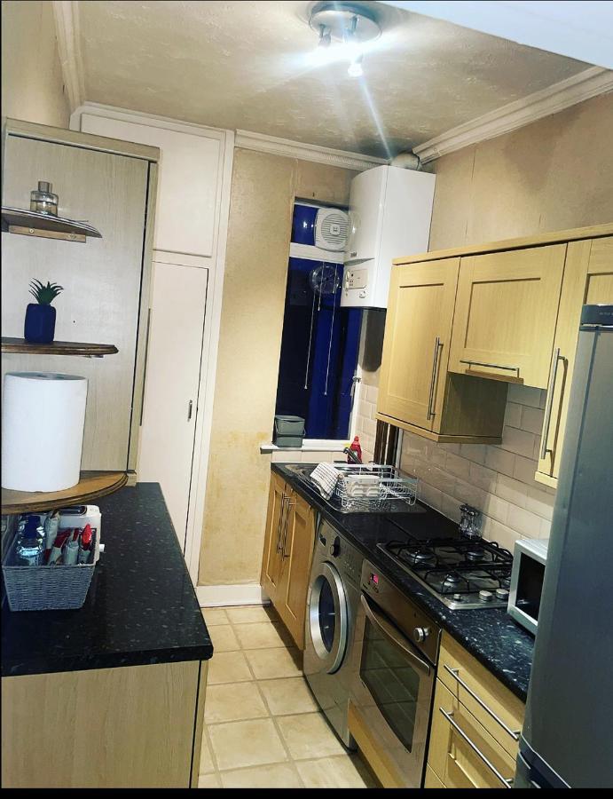 Luxury 1-Bed Apartment With Stunning City Views Perfect For Short Stays In לונדון מראה חיצוני תמונה